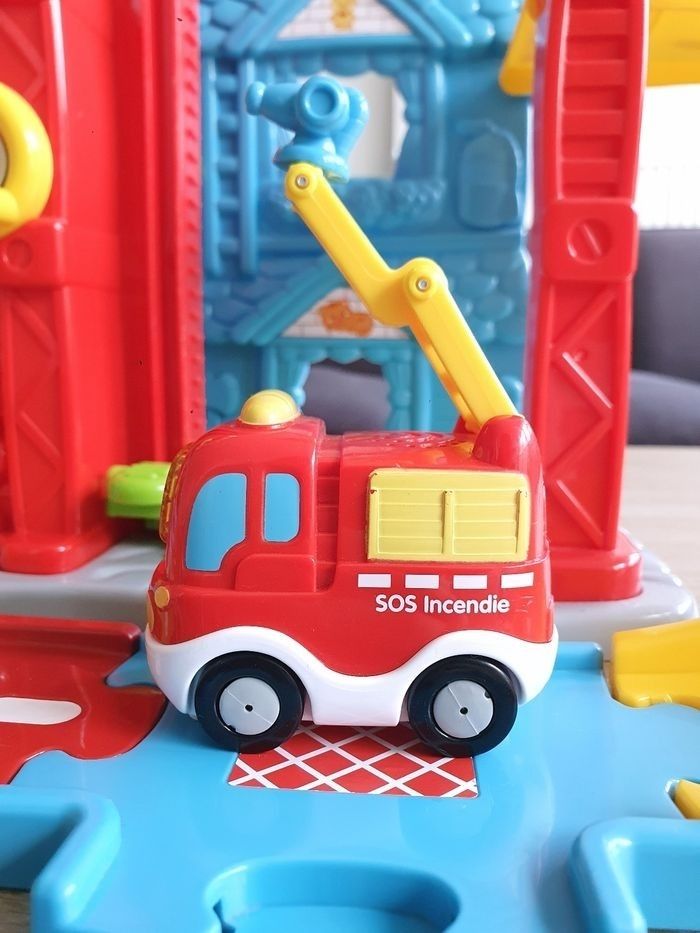 Tut tut bolide maxi caserne de pompiers - photo numéro 10