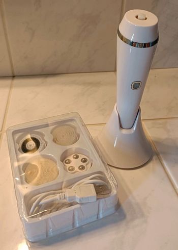 Brosse visage USB + 4 têtes