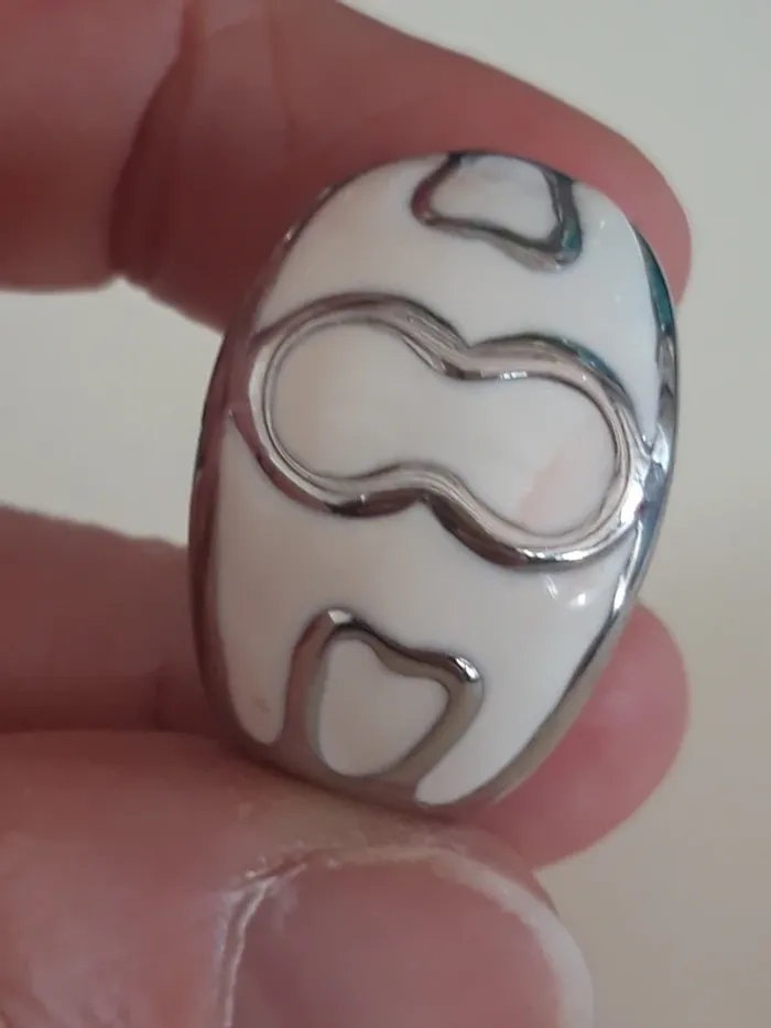 Bague fantaisie argentée et blanche taille 60 - photo numéro 2
