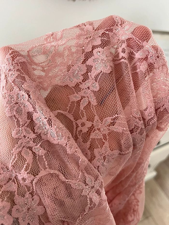 Top moulant en dentelle rose – Fabriqué en France – Taille unique jusqu’au 40 - photo numéro 5