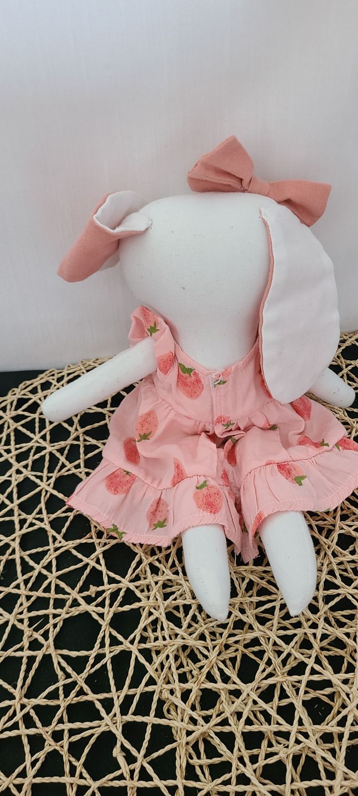 Poupée lapin avec robe fraise rose, poupée ancienne faite main, - photo numéro 5