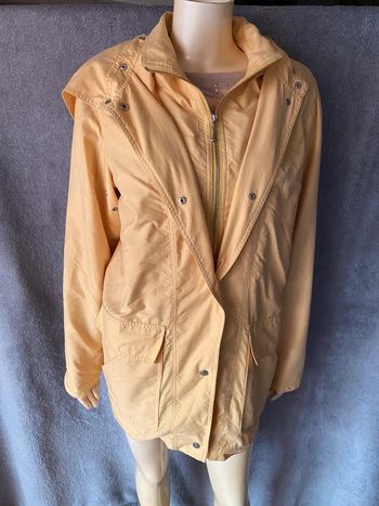 Veste jaune  a capuche taille  40