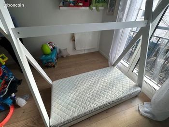 Lit enfant bois blanc 70x140 forme tipi + matelas neuf