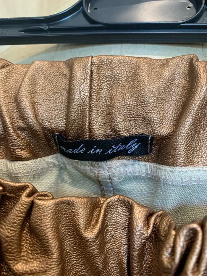 Joli pantalon cuivre simili cuir avec sa ceinture femme - photo numéro 3