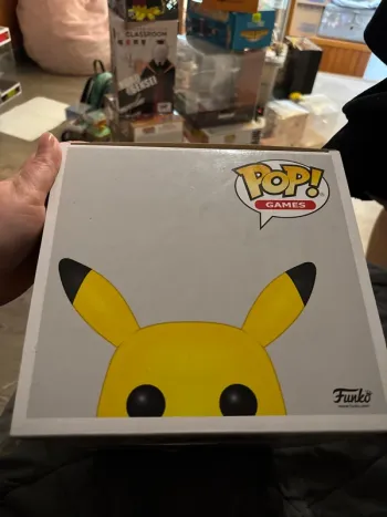 Funko pop 10 pouces Pokémon Pikachu 353