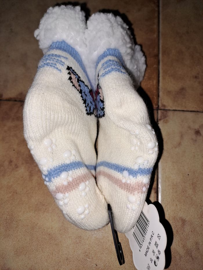 Chaussons / Chaussettes fourrées bébé – Antidérapants - photo numéro 2