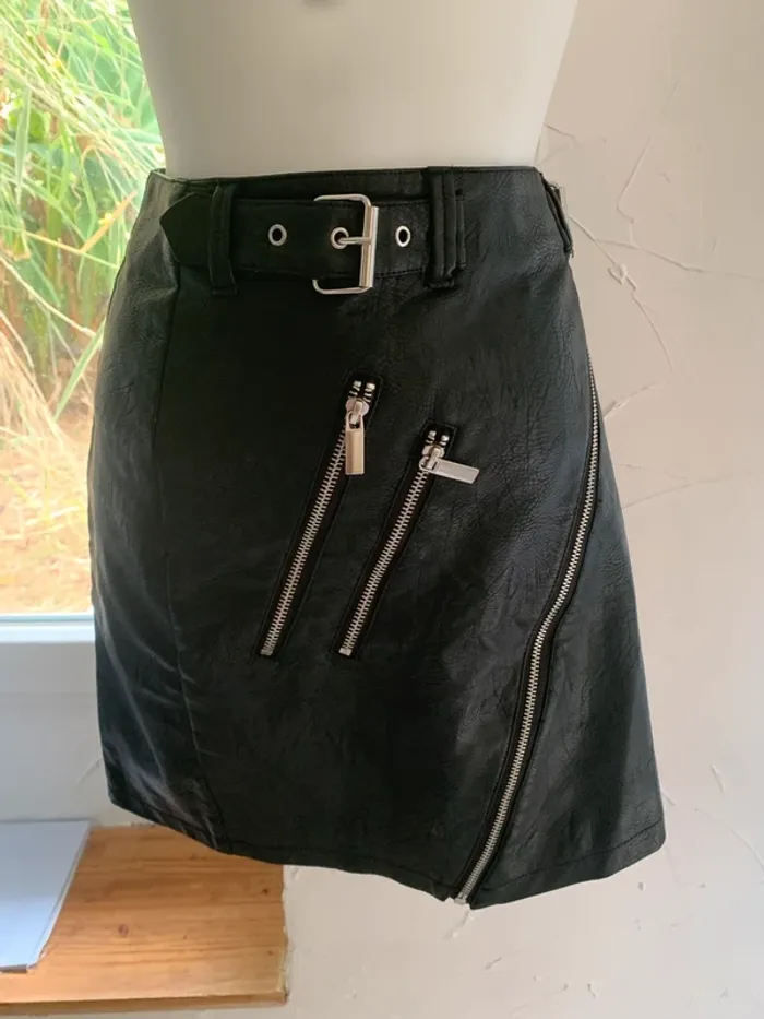 Jupe Camaïeu simili noir taille 38 - photo numéro 6