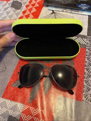 Lunette de soleil noir