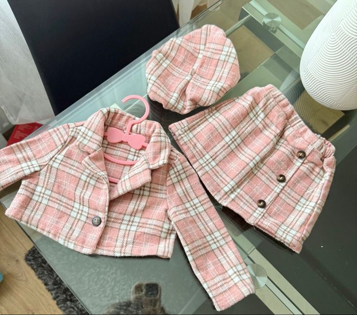 Ensemble bébé fille veste chapeau et jupe 6 à 9 mois rose