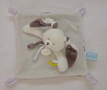 Doudou lapin carré plat gris , blanc ,taupe- Étiquettes feuilles- Baby Nat
