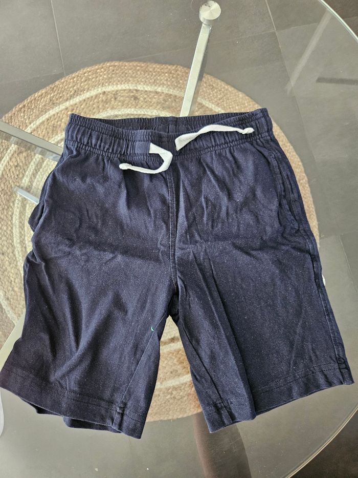 2 shorts en coton .Taille 8 ans - photo numéro 3