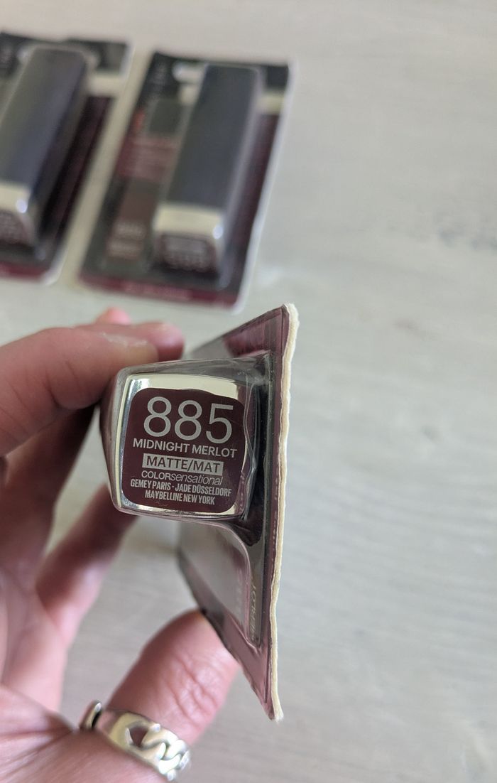 Rouges à lèvres- Lot de 4 - 885 Midnight Merlot - Neuf - photo numéro 3