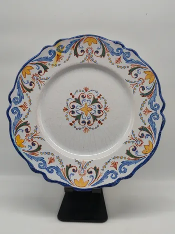ancienne assiette en faience de nevers decor polychrome