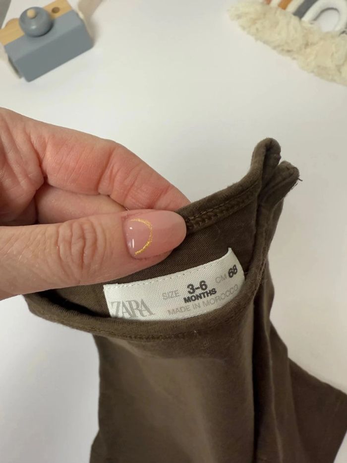 T-shirt Zara baby collection 2024 marron taille 3-6 mois, 68 cm parfait état - photo numéro 2
