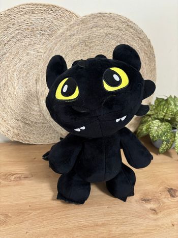Peluche dragon noir krokmou 30 cm dreamworks