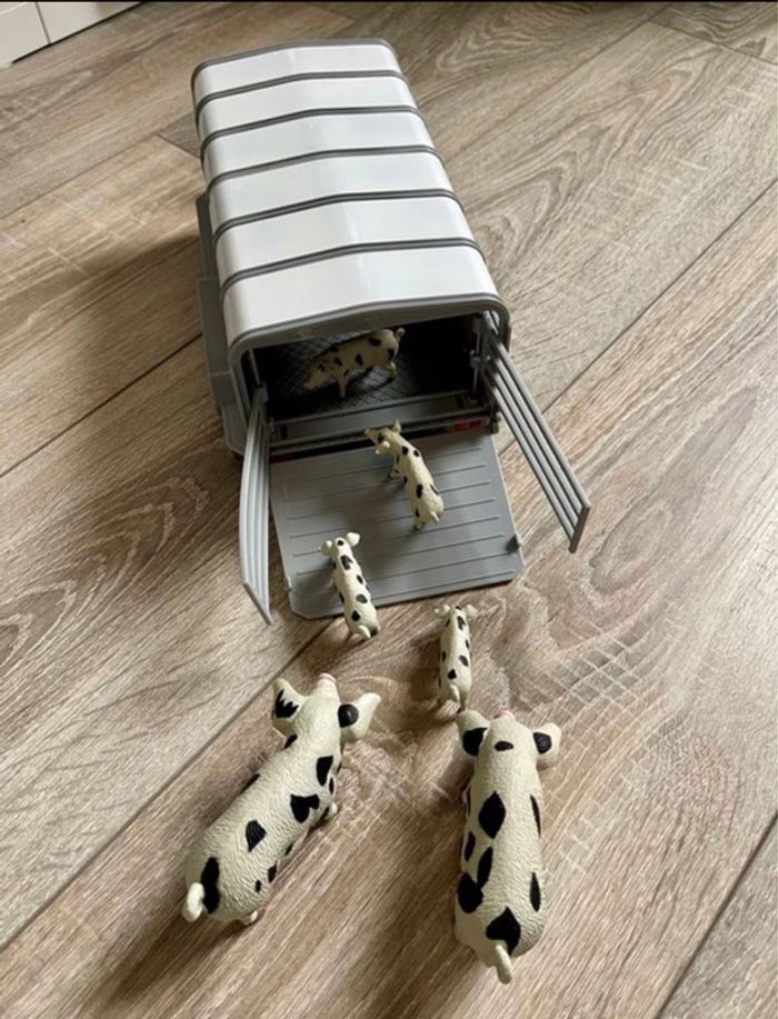 Remorque avec 6 cochons