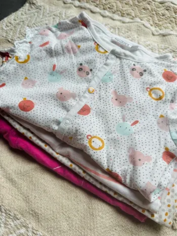 Lot 4 pyjamas Noukie’s été 18M