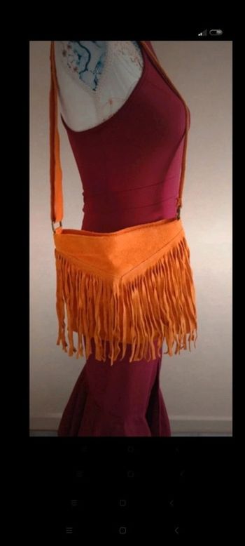 Sac à bandoulière en nubuck couleur orangé avec franges