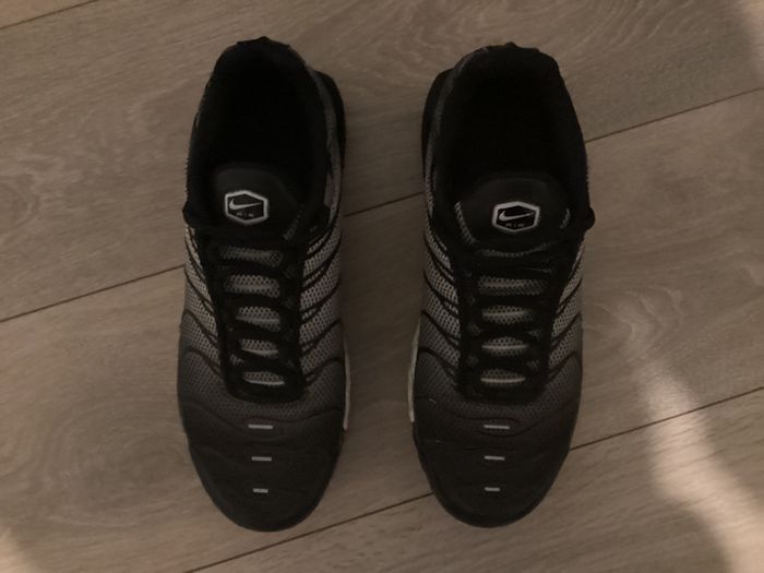 Nike air max plus (dégradé de noir et blanc)  rentable et en tres bon état - photo numéro 2