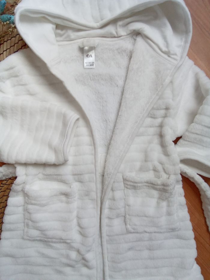 Peignoir blanc à capuche C&A taille 24/36 mois - photo numéro 3