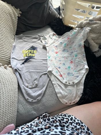 2 body manches courtes 24 mois