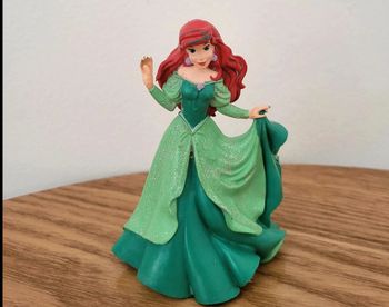 Figurine Ariel princesse Disney robe verte pailletée – Petite Sirène – Collection enfant