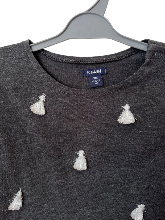 T-shirt manches longues gris (pompons argentés) - Kiabi 9 mois - photo numéro 2