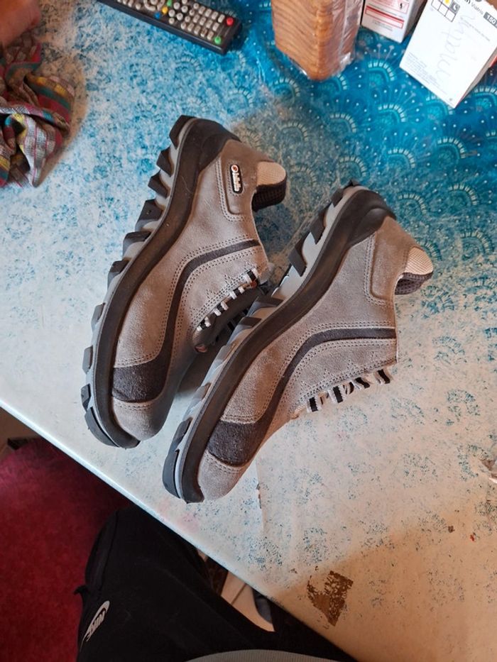 Chaussure sécurité 45 neuve - photo numéro 3