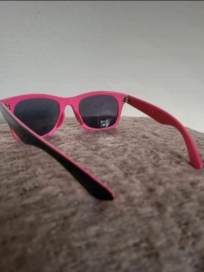 Lunettes de soleil enfant noires et roses catégorie 3 - photo numéro 3