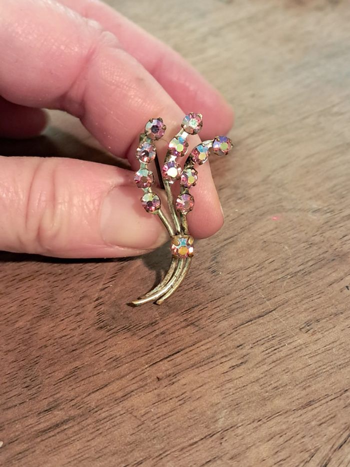 Broche fantaisie ancienne petite gerbe de fleurd - photo numéro 3