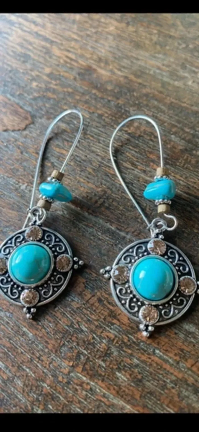 Magnifique paire de boucles d’oreilles avec strass, perles et turquoise - photo numéro 2