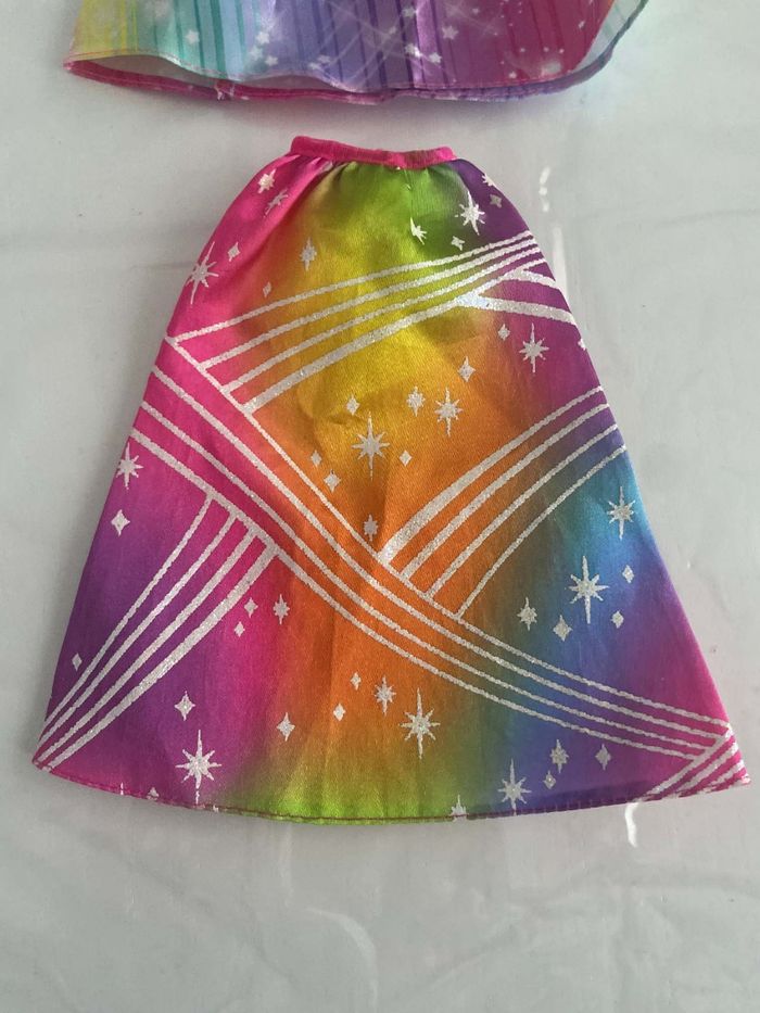 Lot de 2 jupes arc-en-ciel scintillantes pour poupée type Barbie - photo numéro 4