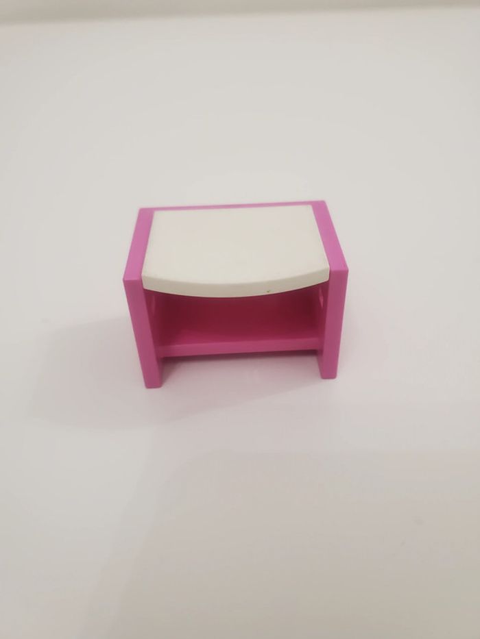 Playmobil Meuble chambre enfant, Un bureau rose et blanc très bon état