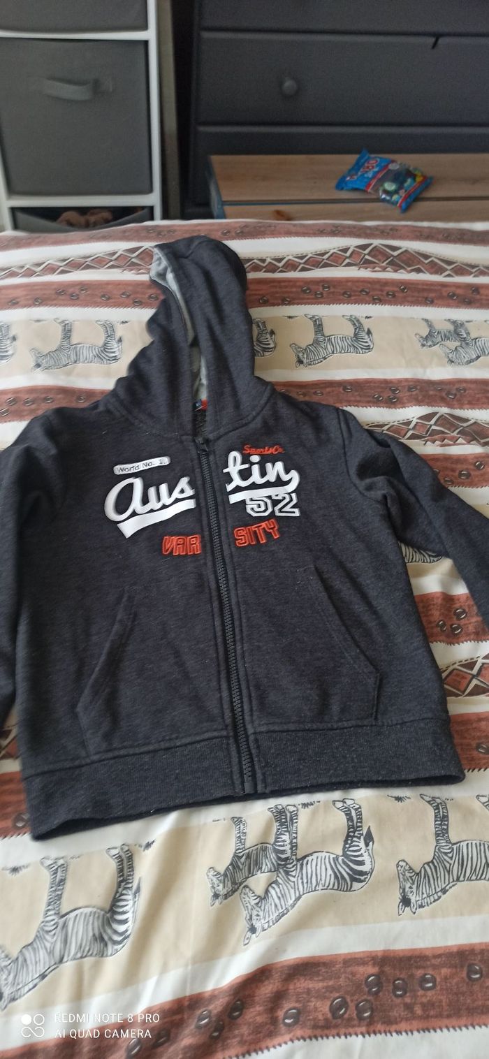 Gilet à capuche 8 ans