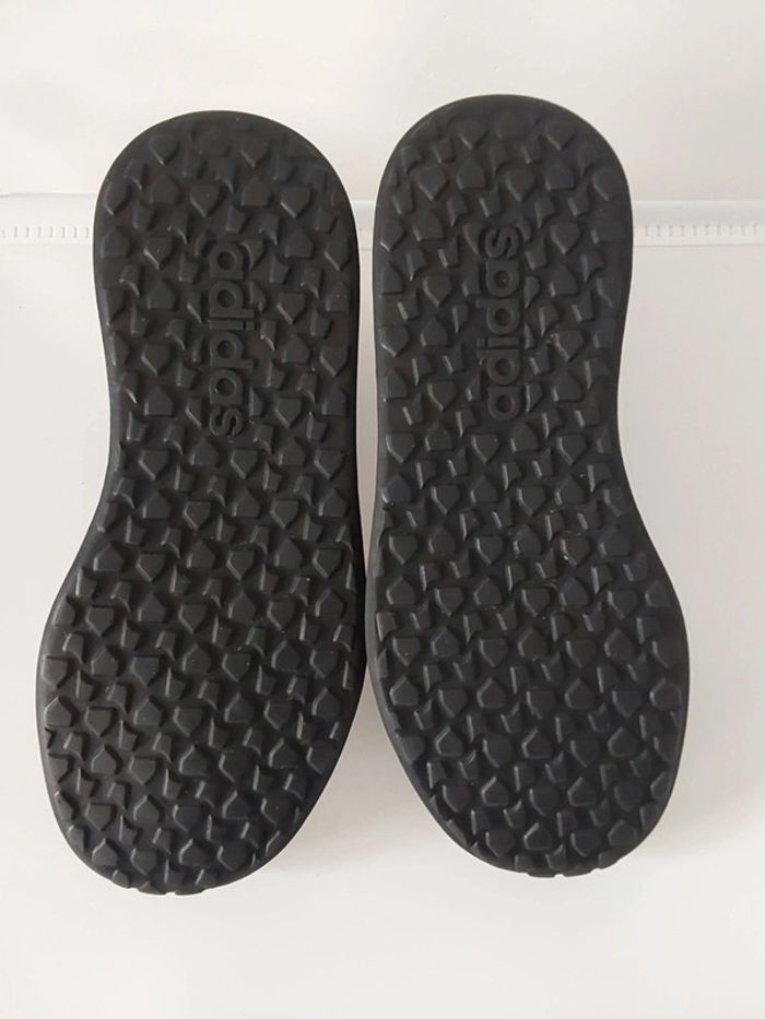 Basket Adidas garçon pointure 31 - photo numéro 5