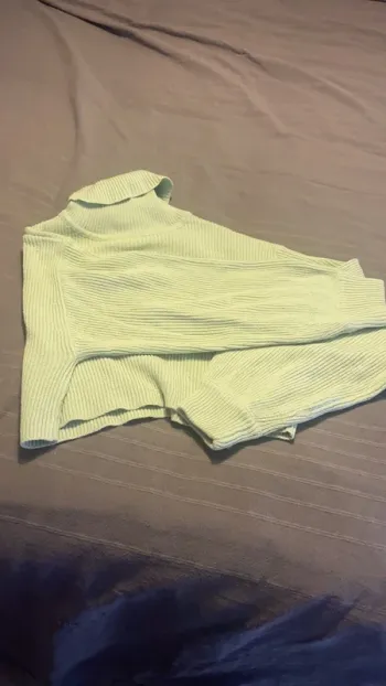 Pull court fille