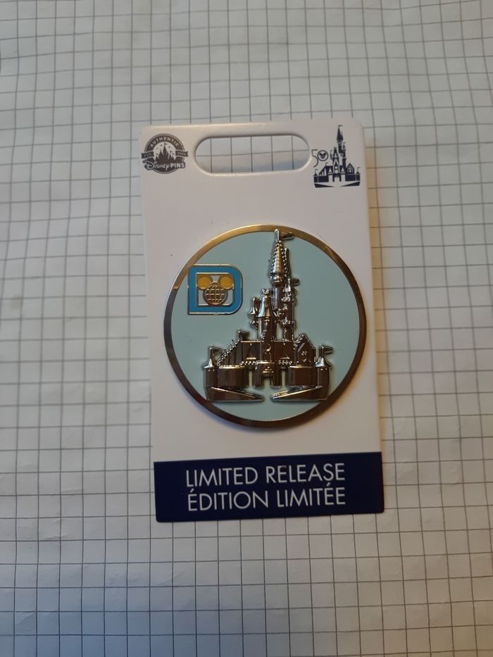 Pins Disney shopdisney chateau très rare