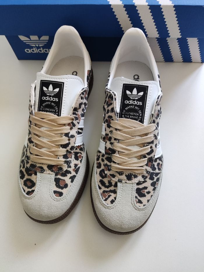 Basket Adidas samba léopard taille 38