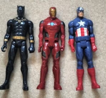2 Grandes figurines supers heros