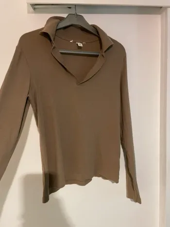 Jolie tee shirt à manches longue taille unique ( S-M) en très bon état