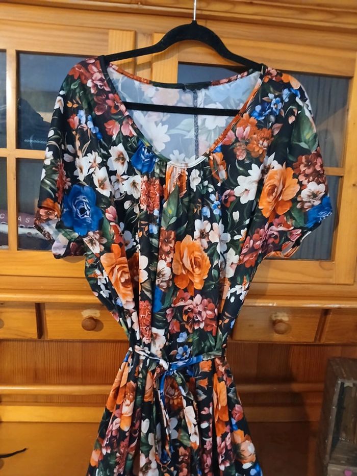 Robe fleurie légère taille 52 - photo numéro 3