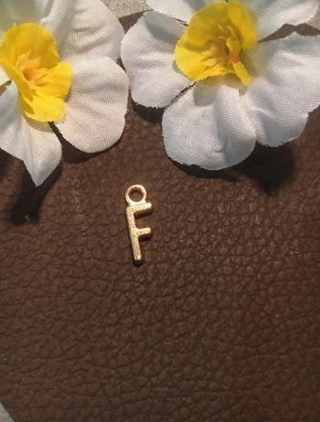 Pendentif fantaisie métal doré lettre F ou autre
