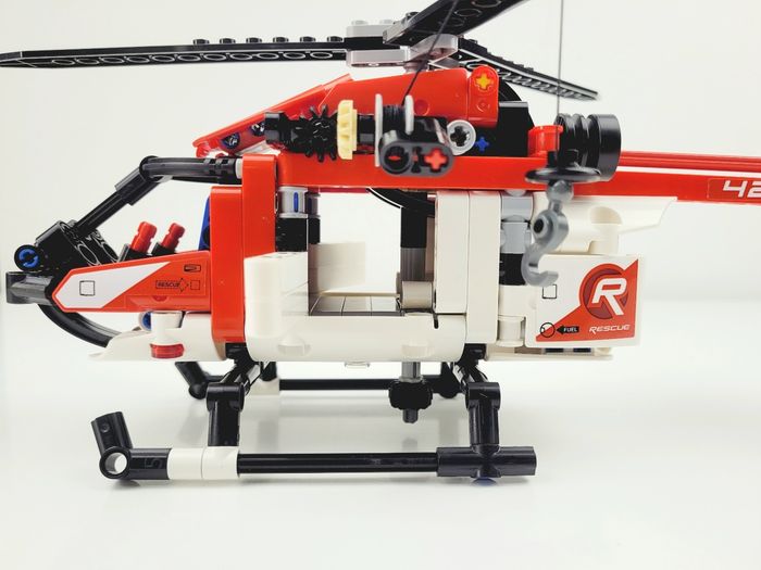 L'hélicoptère de secours Lego Technic - rèf. 42092 - photo numéro 6