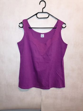 Débardeur violet, dentelle sur décolleté, M