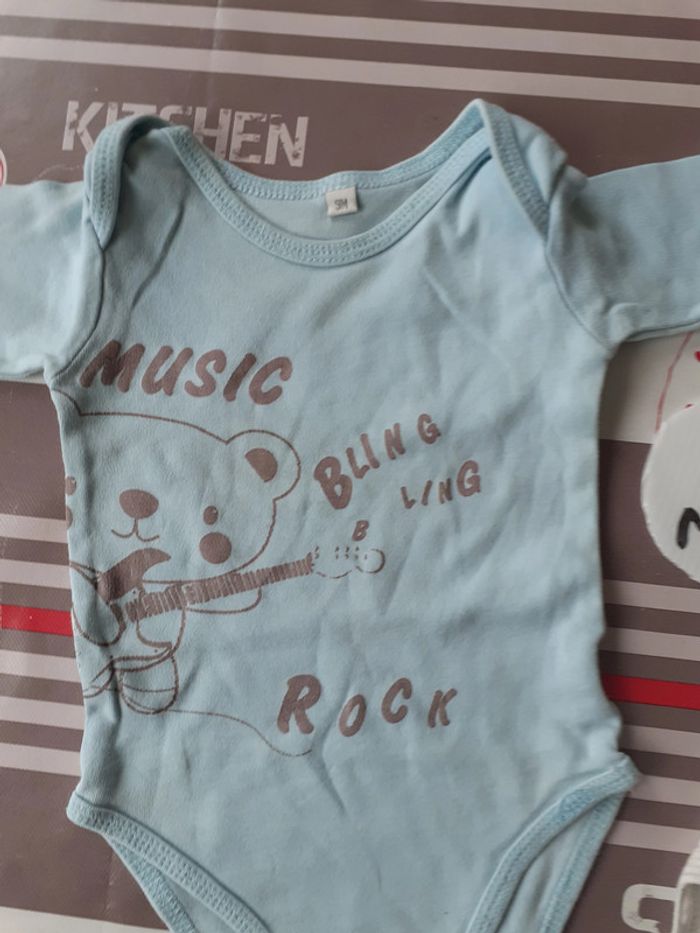 lot de 2 bodies mixtes manches longues 9 mois - photo numéro 2