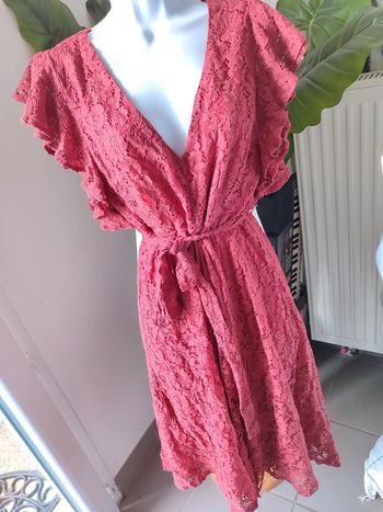 Robe patineuse manches volant dentelle