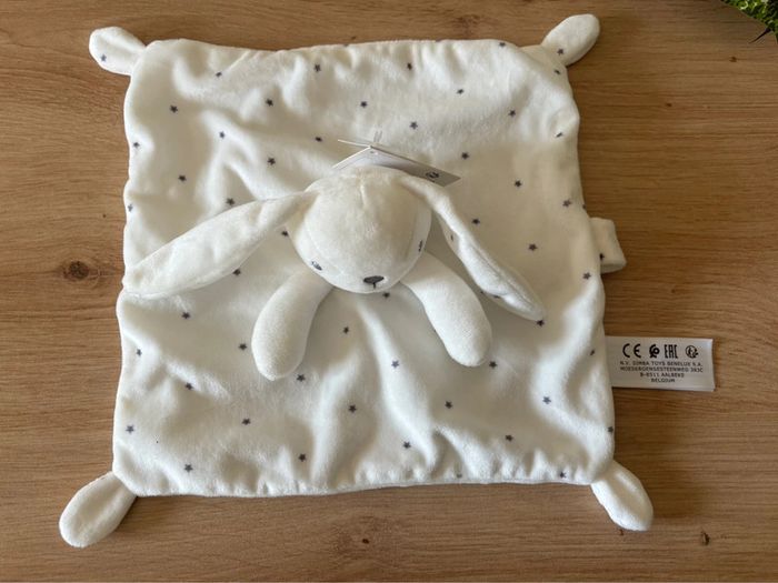 Doudou plat lapin blanc étoiles grises attache sucette simba toys neuf - photo numéro 2