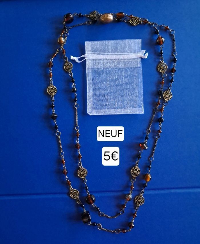 Collier fantaisie long NEUF avec chaîne et breloques