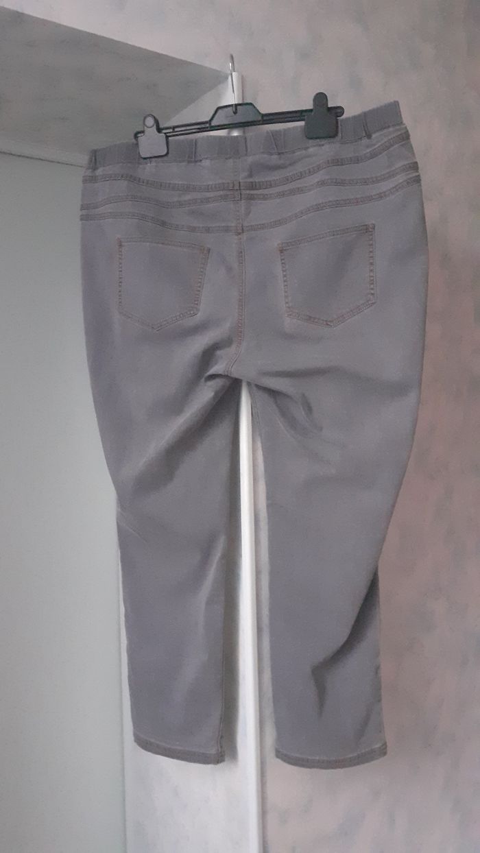 Jean femme taille 54 - photo numéro 2