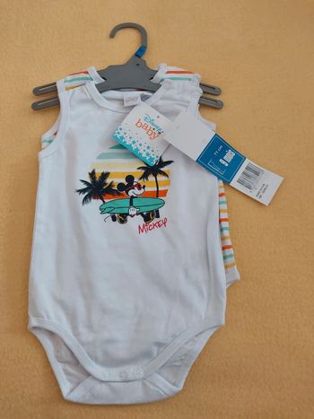 Bodies sans manches bébé garçon 9 mois Disney Baby neufs avec étiquette